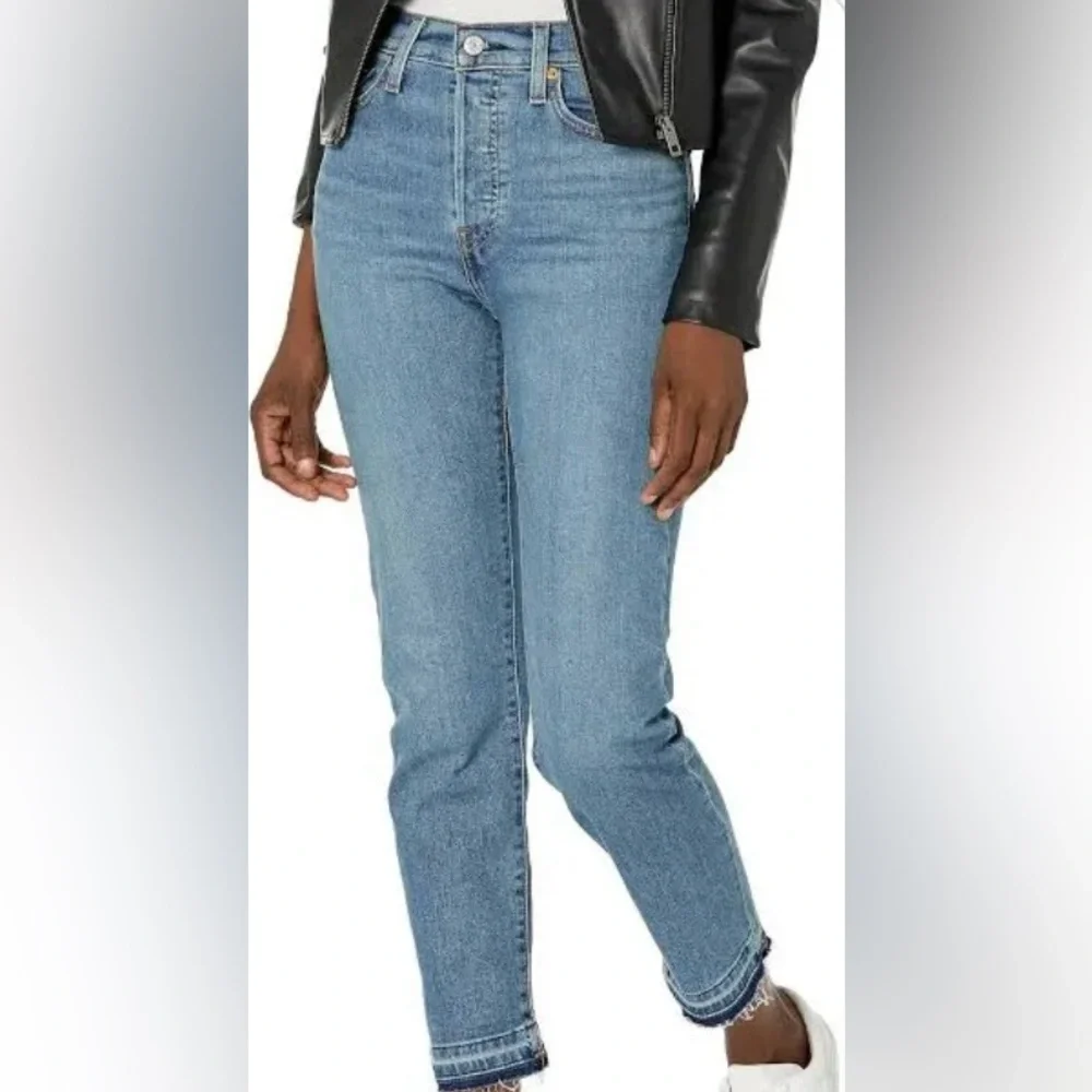 Levi's Women's High-Rise Wedgie
Straight Cropped Jeans-25x28 - Picture 2 of 6